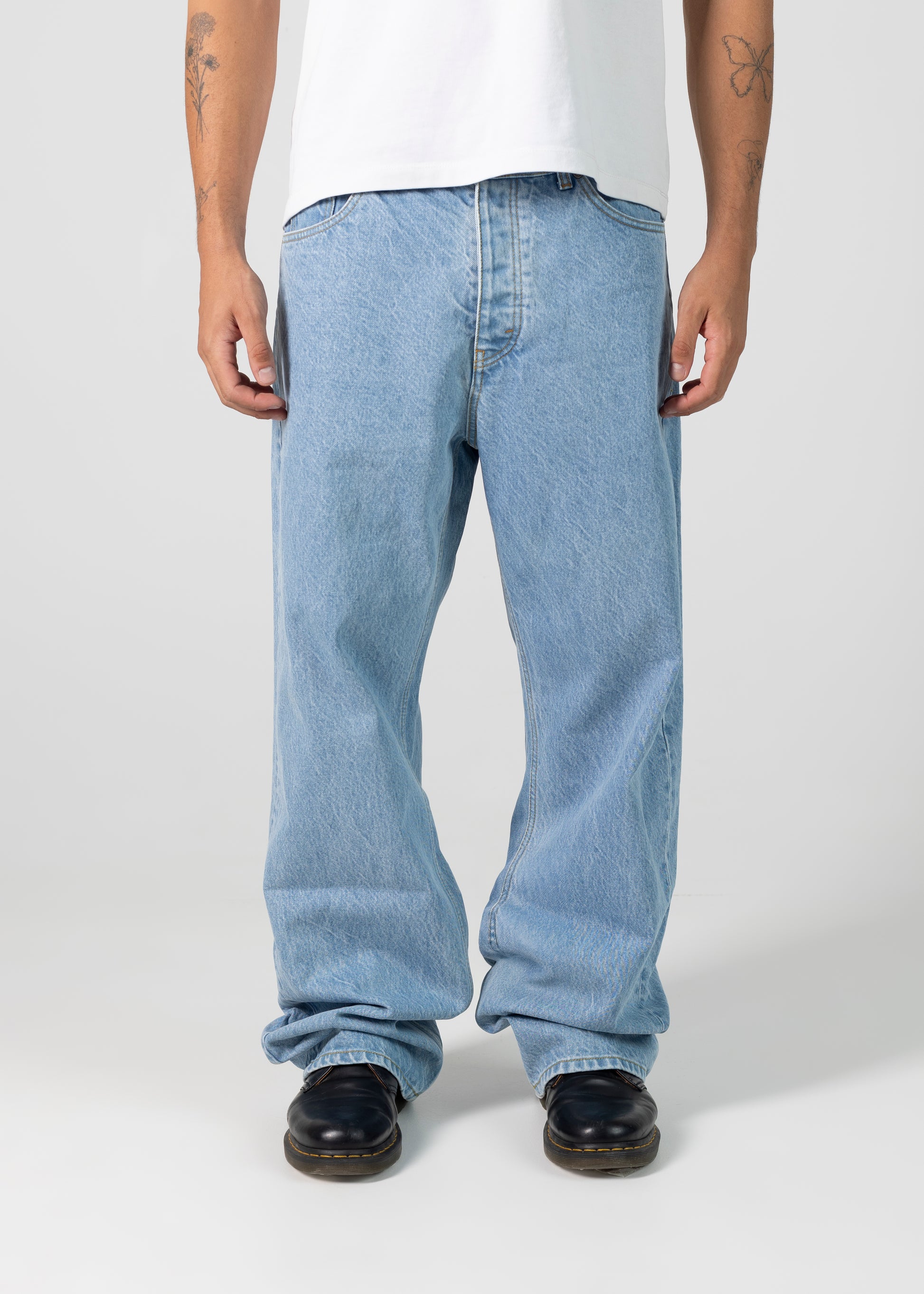 MID BLUE STRAIGHT JEANS