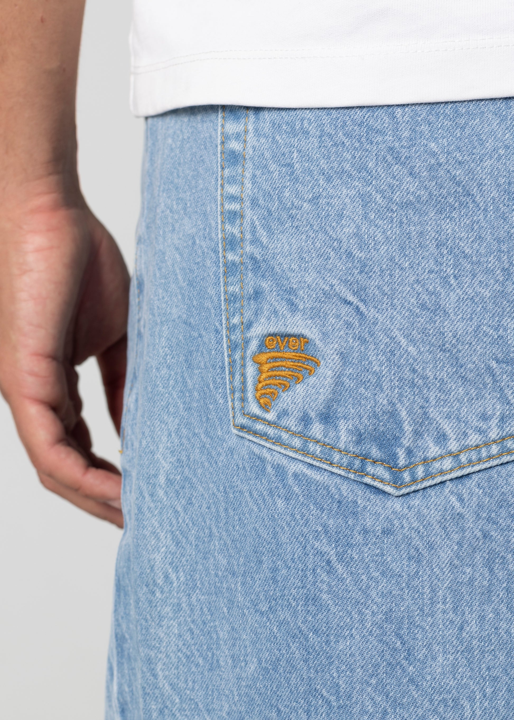 MID BLUE STRAIGHT JEANS