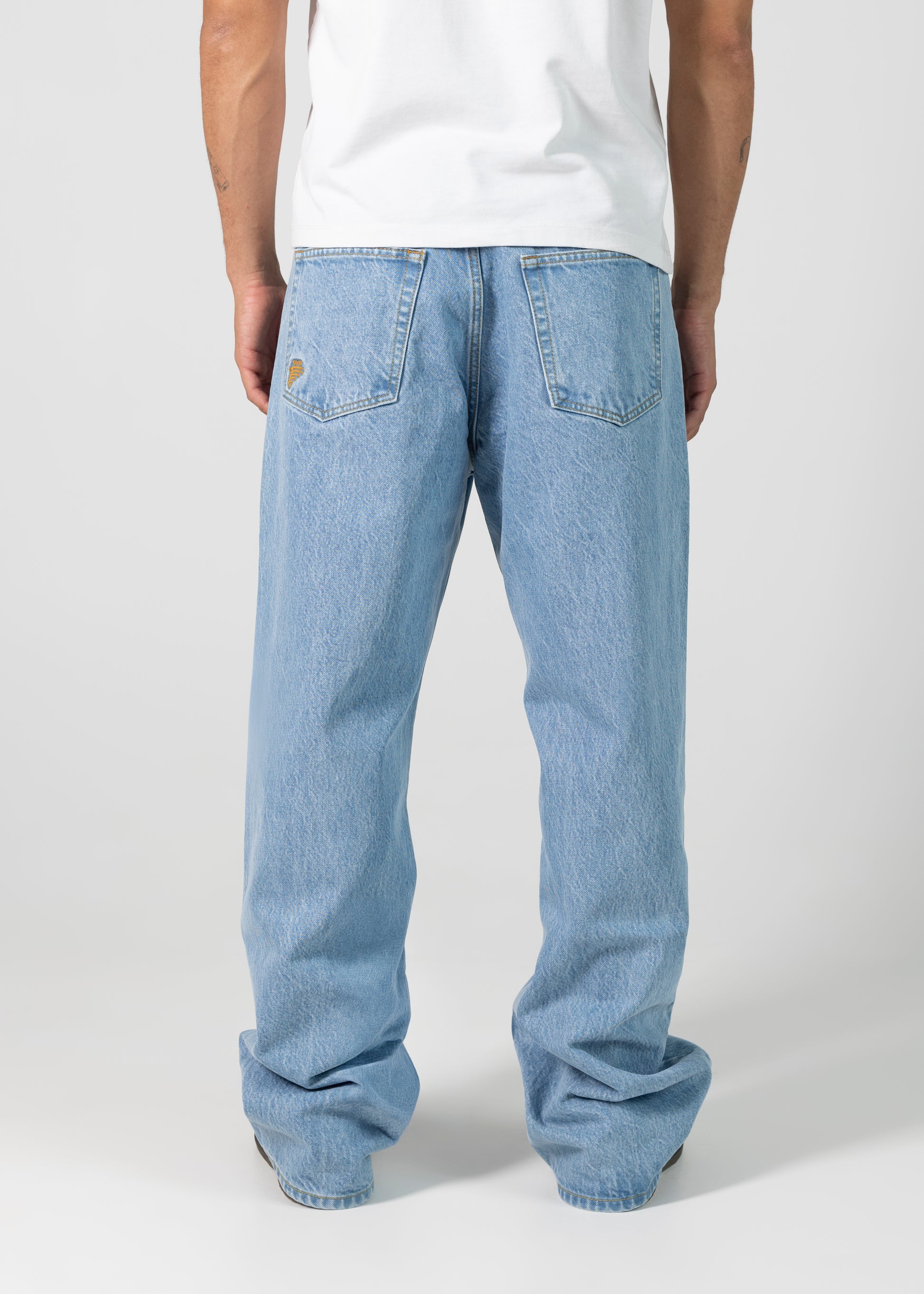 MID BLUE STRAIGHT JEANS